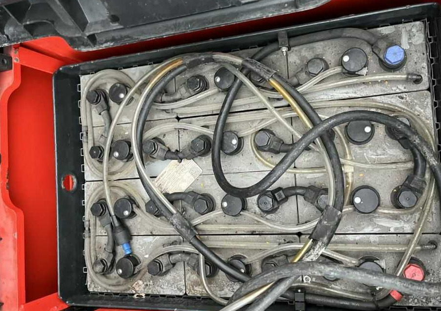 Linde P30C - Chariot tracteur: photos 3 Linde P30C - Chariot tracteur: photos 3