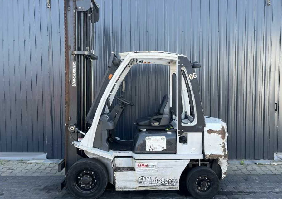 Nissan Y1D2A25Q - Chariot élévateur diesel: photos 2 Nissan Y1D2A25Q - Chariot élévateur diesel: photos 2