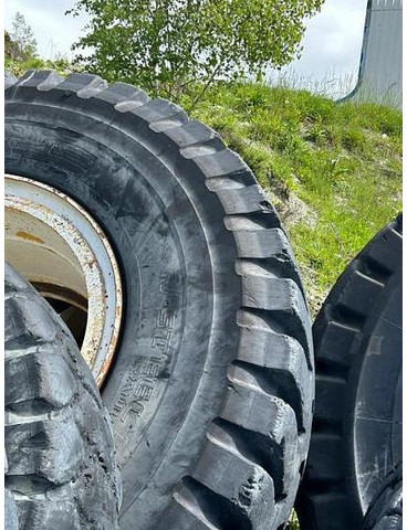 Bridgestone 30.00R51 - Pneus et jantes: photos 4 Bridgestone 30.00R51 - Pneus et jantes: photos 4