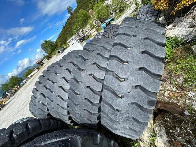 Bridgestone 30.00R51 - Pneus et jantes: photos 3 Bridgestone 30.00R51 - Pneus et jantes: photos 3
