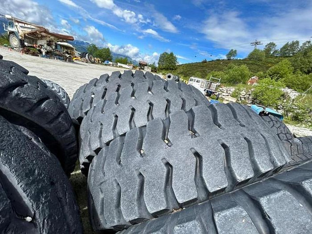 Bridgestone 30.00R51 - Pneus et jantes: photos 2 Bridgestone 30.00R51 - Pneus et jantes: photos 2
