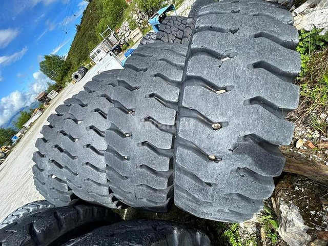 Bridgestone 30.00R51 - Pneus et jantes: photos 1 Bridgestone 30.00R51 - Pneus et jantes: photos 1