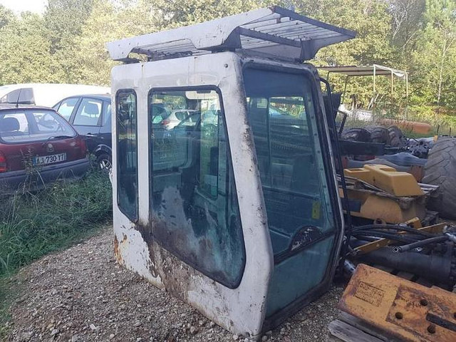 Liebherr A904 R904 A914 R914 A924 R924 A934 R934 A944 R944 A954 R954 - - Cabine pour Engins de chantier: photos 3 Liebherr A904 R904 A914 R914 A924 R924 A934 R934 A944 R944 A954 R954 - - Cabine pour Engins de chantier: photos 3