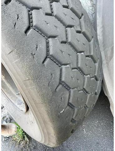 ROUE BRIDGESTONE 65R22.5 M748 - Pneus et jantes: photos 3 ROUE BRIDGESTONE 65R22.5 M748 - Pneus et jantes: photos 3