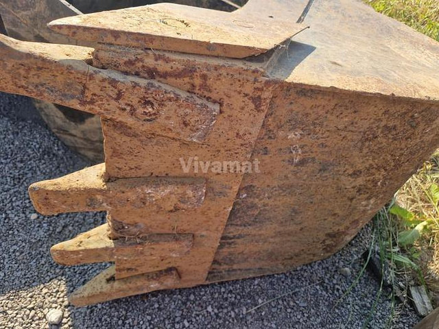 Terex TLB840PS - Godet: photos 2 Terex TLB840PS - Godet: photos 2