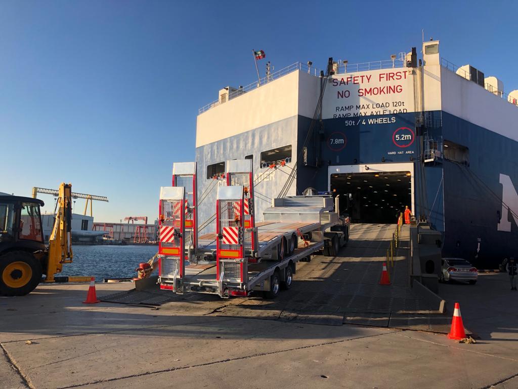 Semi-remorque surbaissé pour transport de équipements lourds 2 Axle Lowloader: photos 7 Semi-remorque surbaissé pour transport de équipements lourds 2 Axle Lowloader: photos 7