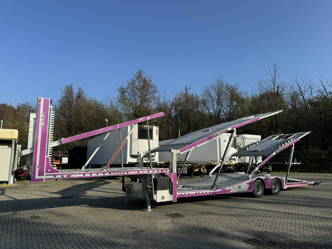 Vega Trailer 2 Axle Jeep Transporter (Vehicles) - Semi-remorque porte-voitures: photos 4 Vega Trailer 2 Axle Jeep Transporter (Vehicles) - Semi-remorque porte-voitures: photos 4