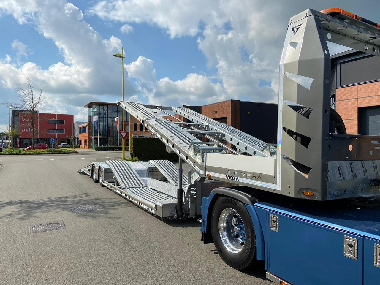 Vegafix (2 Axle Truck Carrier) - Semi-remorque porte-voitures: photos 5 Vegafix (2 Axle Truck Carrier) - Semi-remorque porte-voitures: photos 5