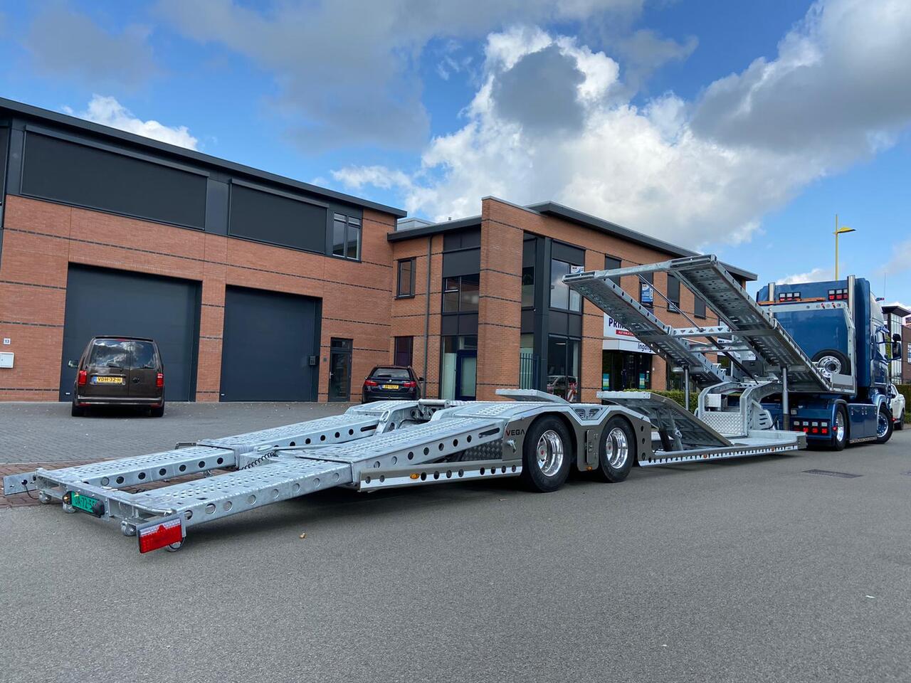 Vegafix (2 Axle Truck Carrier) - Semi-remorque porte-voitures: photos 2 Vegafix (2 Axle Truck Carrier) - Semi-remorque porte-voitures: photos 2