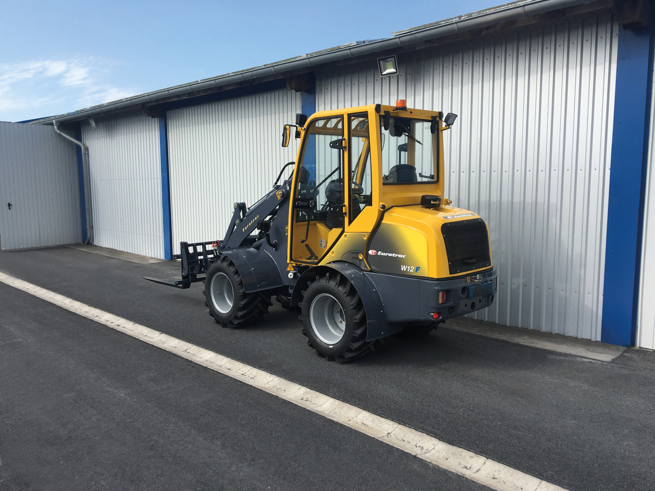EUROTRAC W12 CMF - Valet de ferme: photos 2 EUROTRAC W12 CMF - Valet de ferme: photos 2