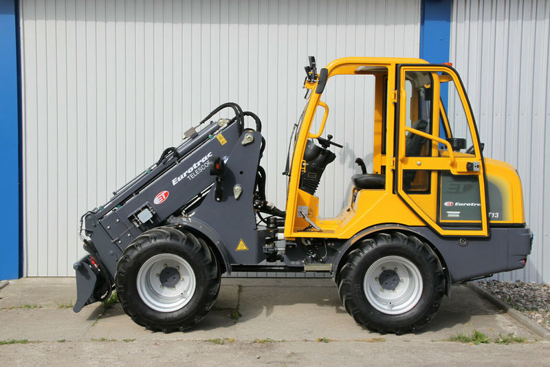 Eurotrac T 13 Teleskop Radlader Hoflader - Chargeuse sur pneus télescopique: photos 2 Eurotrac T 13 Teleskop Radlader Hoflader - Chargeuse sur pneus télescopique: photos 2