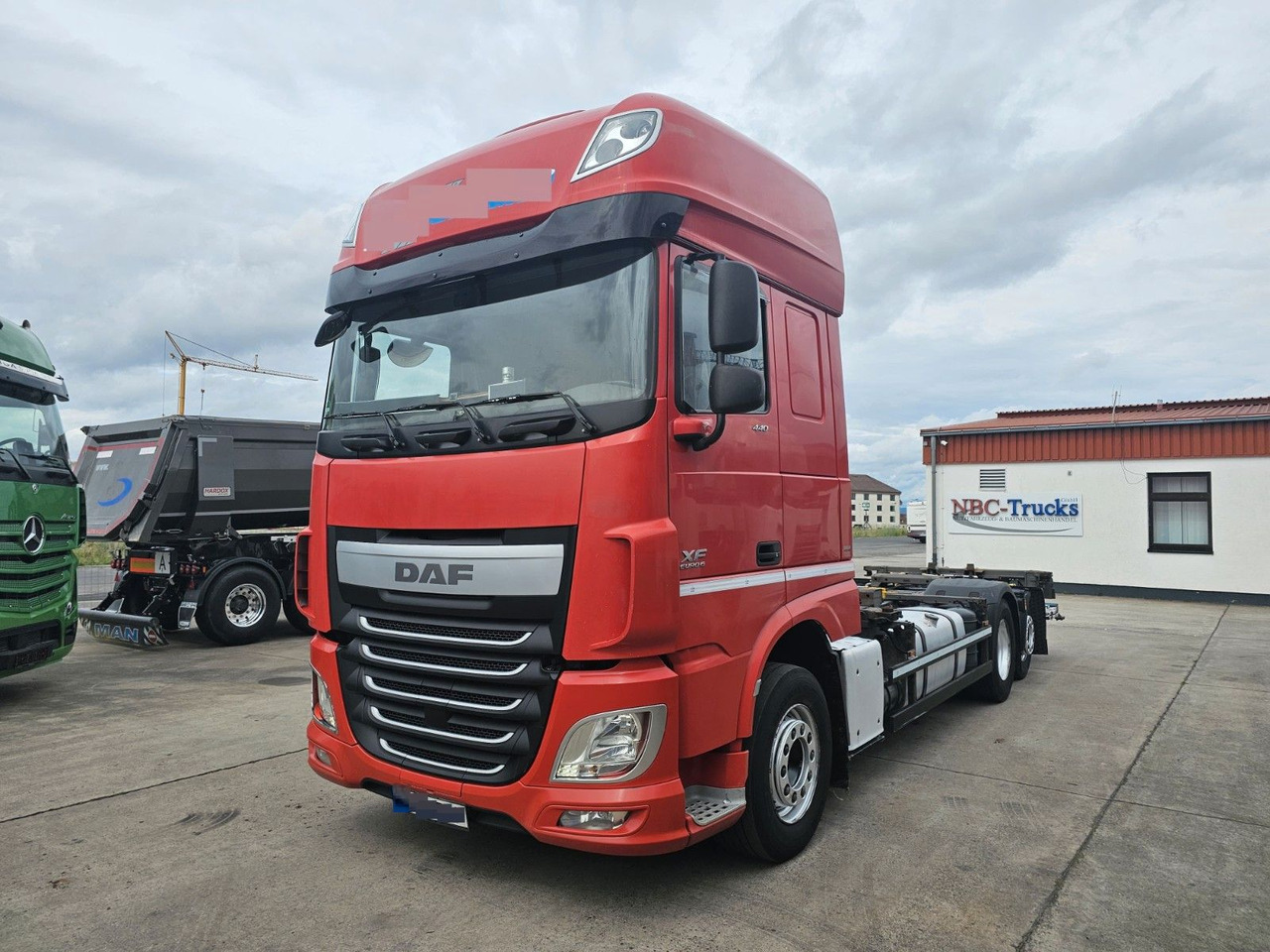 DAF XF 440 FAR * MUTLI * 2X TANK * RETARDER * STANDH - Camion porte-conteneur/ Caisse mobile: photos 1 DAF XF 440 FAR * MUTLI * 2X TANK * RETARDER * STANDH - Camion porte-conteneur/ Caisse mobile: photos 1
