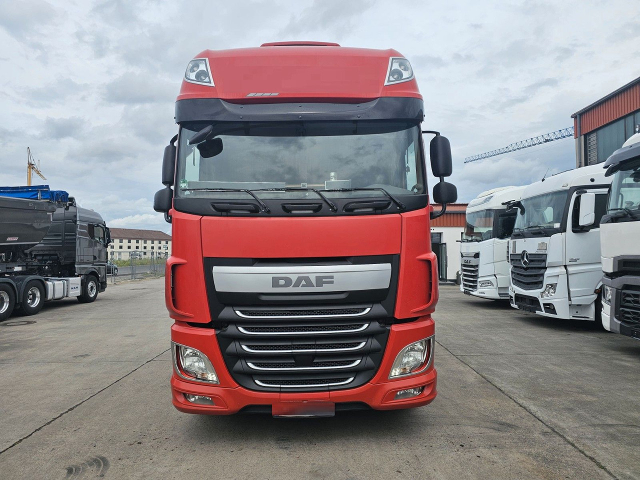 DAF XF 440 FAR * MUTLI * 2X TANK * RETARDER * STANDH - Camion porte-conteneur/ Caisse mobile: photos 2 DAF XF 440 FAR * MUTLI * 2X TANK * RETARDER * STANDH - Camion porte-conteneur/ Caisse mobile: photos 2