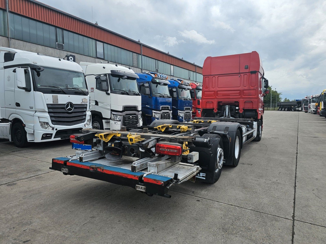 DAF XF 440 FAR * MUTLI * 2X TANK * RETARDER * STANDH - Camion porte-conteneur/ Caisse mobile: photos 5 DAF XF 440 FAR * MUTLI * 2X TANK * RETARDER * STANDH - Camion porte-conteneur/ Caisse mobile: photos 5