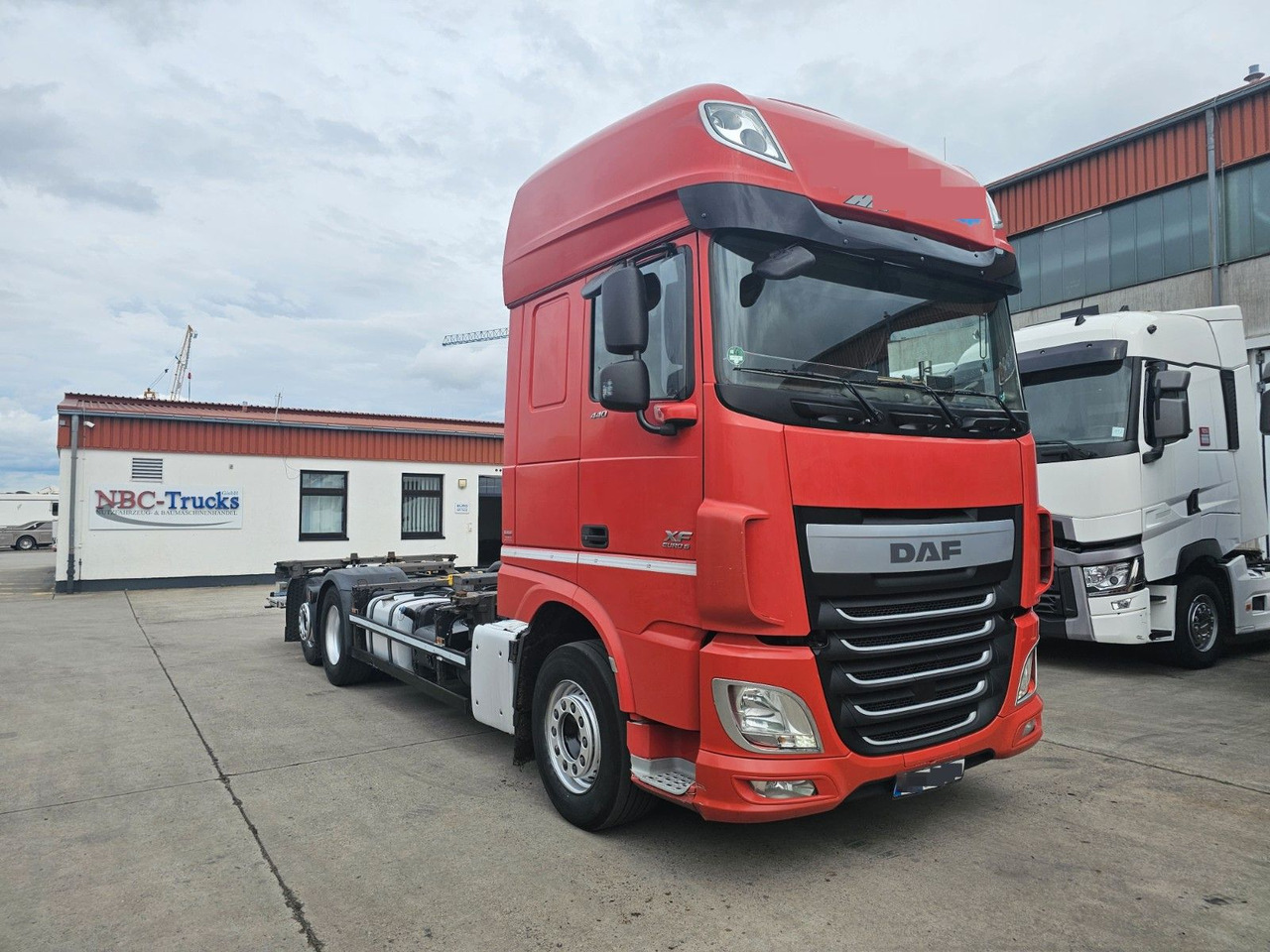 DAF XF 440 FAR * MUTLI * 2X TANK * RETARDER * STANDH - Camion porte-conteneur/ Caisse mobile: photos 3 DAF XF 440 FAR * MUTLI * 2X TANK * RETARDER * STANDH - Camion porte-conteneur/ Caisse mobile: photos 3