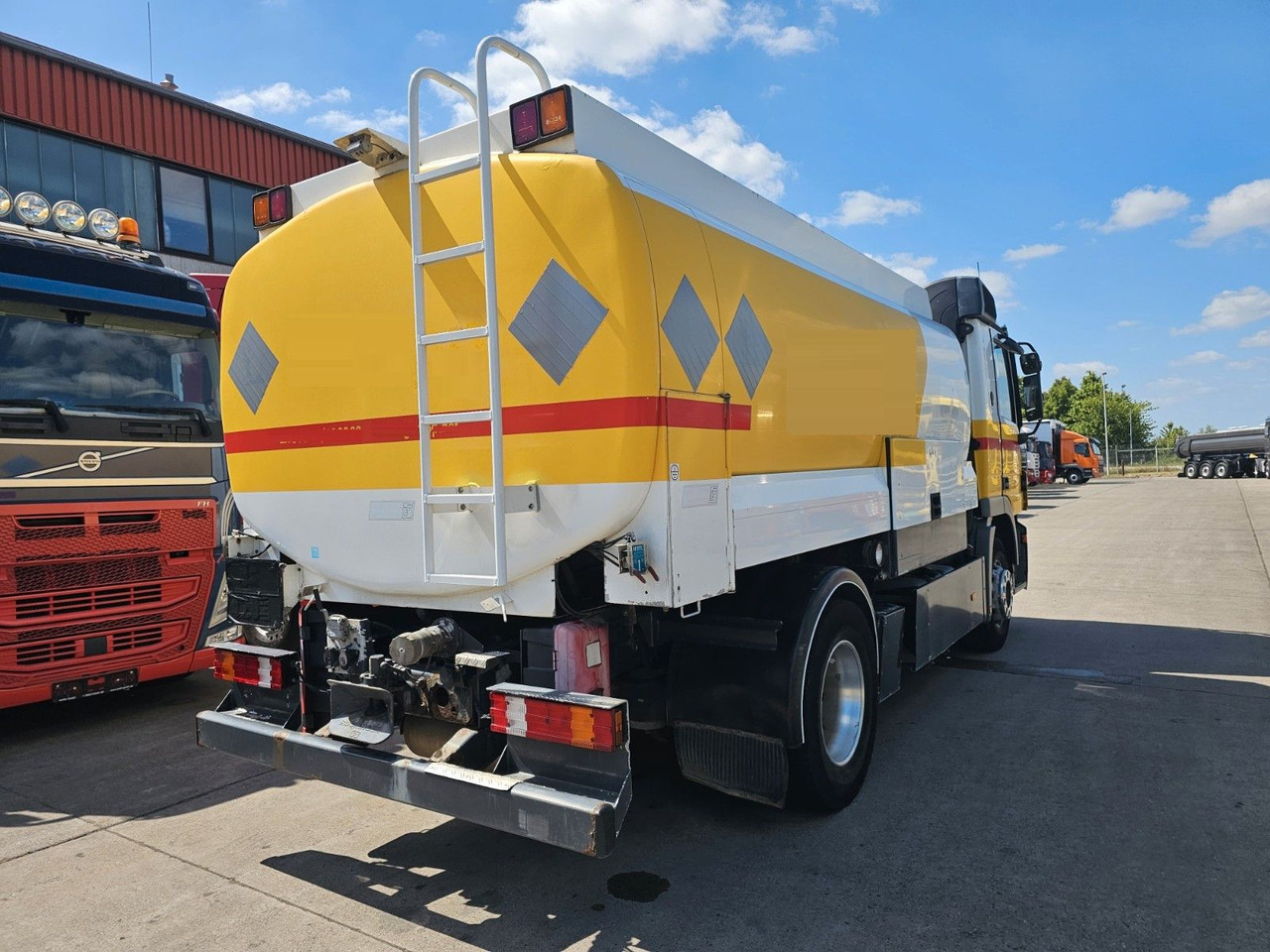 Mercedes-Benz ACTROS 1832 * OBER-& UNTER * 2 KAMMER * KLIMA * - Camion citerne: photos 5 Mercedes-Benz ACTROS 1832 * OBER-& UNTER * 2 KAMMER * KLIMA * - Camion citerne: photos 5