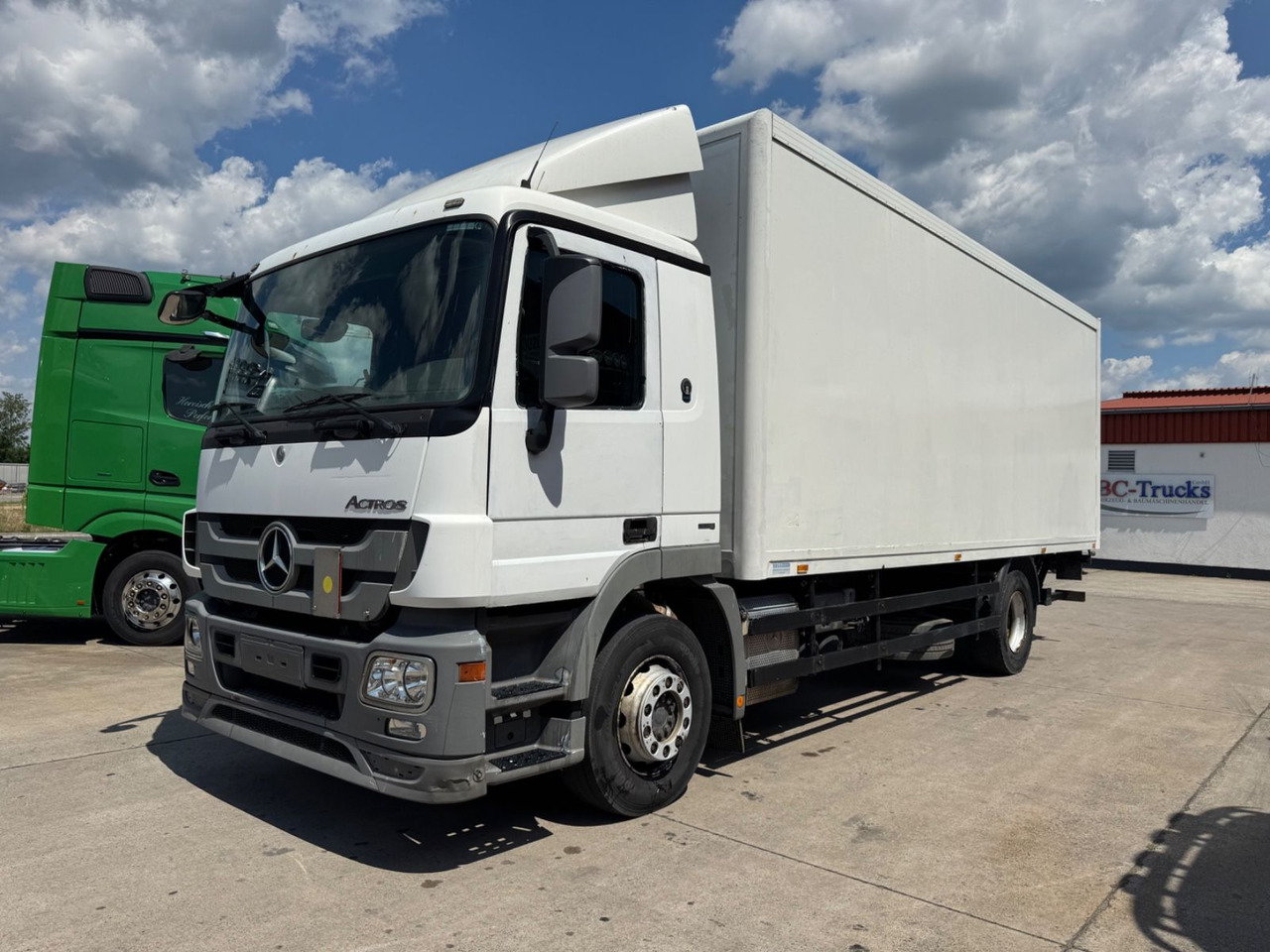 Mercedes-Benz ACTROS 1836*KOFFER*LBW 1,5 T*KLIMA*/ORG KM * - Camion fourgon: photos 4 Mercedes-Benz ACTROS 1836*KOFFER*LBW 1,5 T*KLIMA*/ORG KM * - Camion fourgon: photos 4