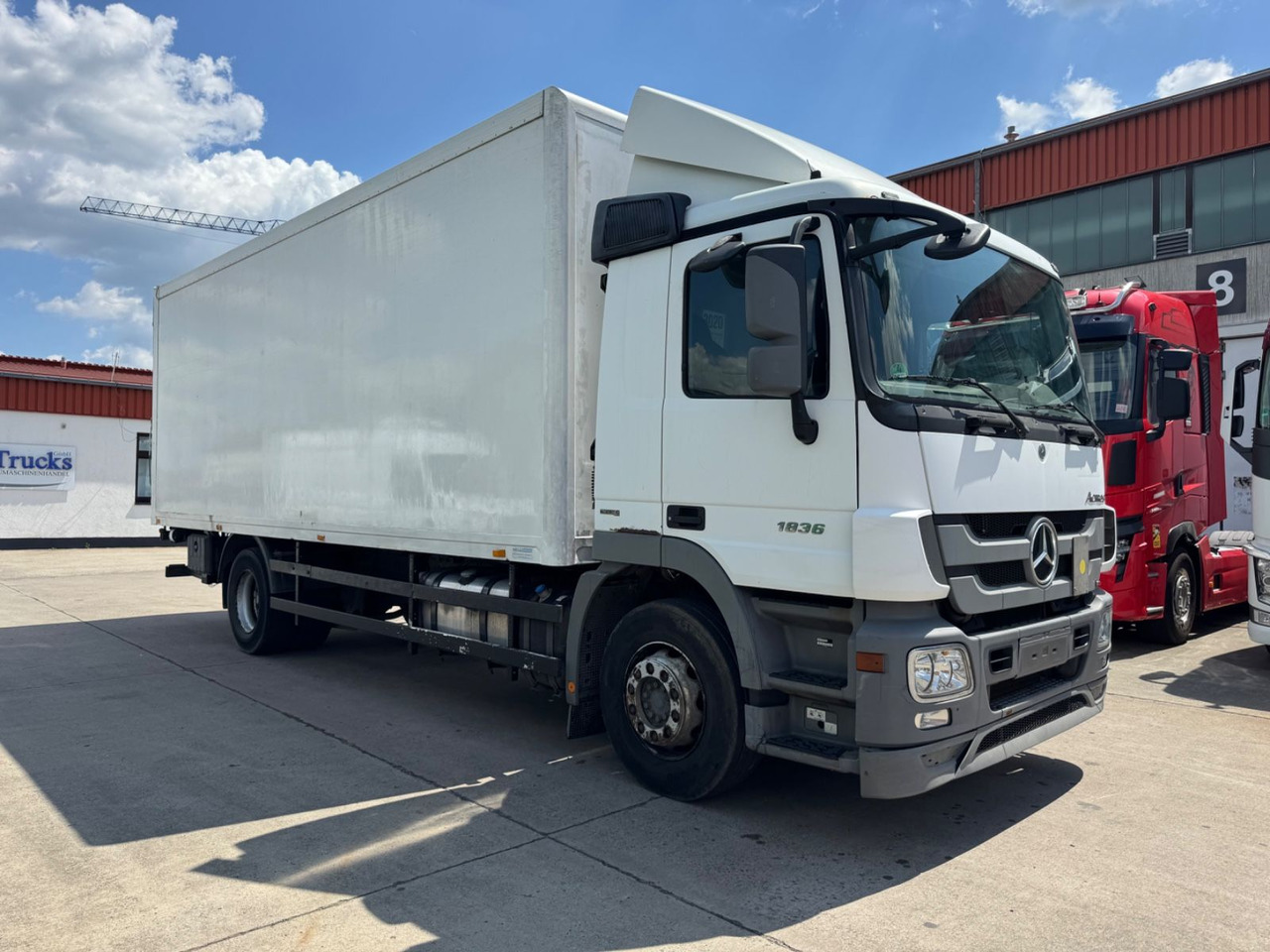 Mercedes-Benz ACTROS 1836*KOFFER*LBW 1,5 T*KLIMA*/ORG KM * - Camion fourgon: photos 3 Mercedes-Benz ACTROS 1836*KOFFER*LBW 1,5 T*KLIMA*/ORG KM * - Camion fourgon: photos 3