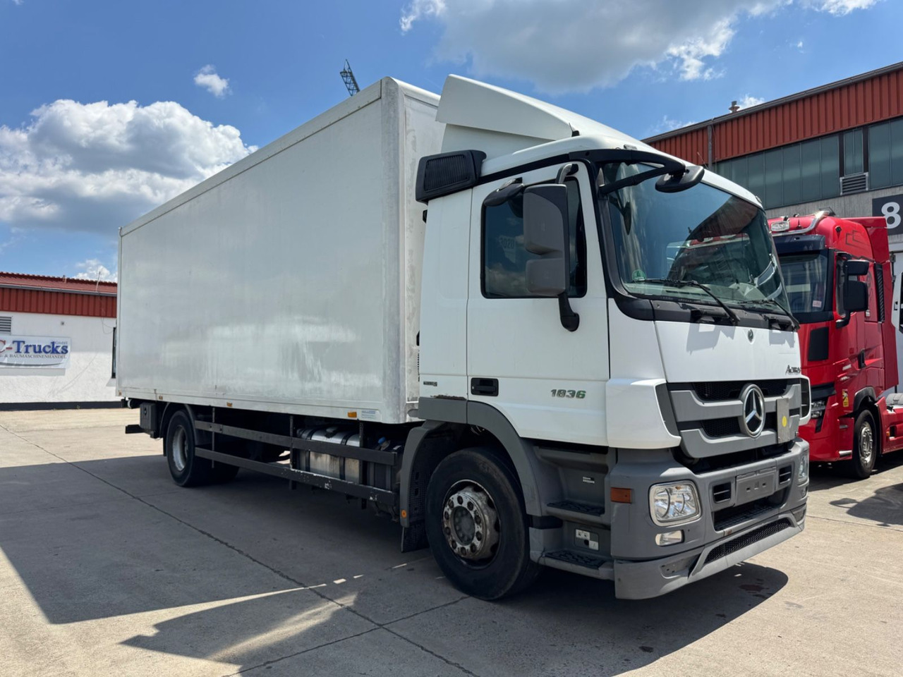 Mercedes-Benz ACTROS 1836*KOFFER*LBW 1,5 T*KLIMA*/ORG KM * - Camion fourgon: photos 2 Mercedes-Benz ACTROS 1836*KOFFER*LBW 1,5 T*KLIMA*/ORG KM * - Camion fourgon: photos 2