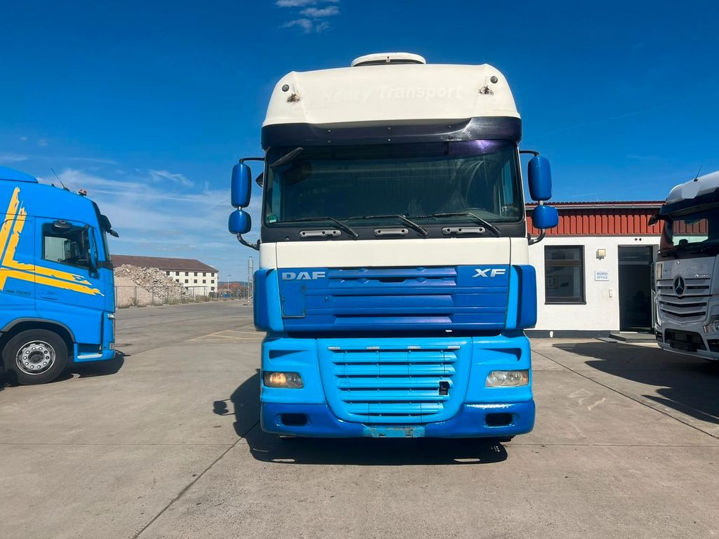 DAF XF 105.460 * VERST.SATTELKUPP * ANALOGTACHO * - Tracteur routier: photos 2 DAF XF 105.460 * VERST.SATTELKUPP * ANALOGTACHO * - Tracteur routier: photos 2