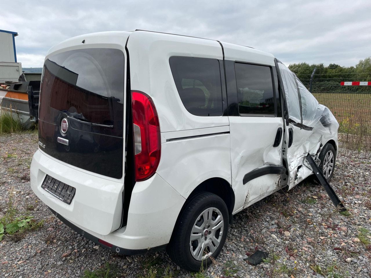 Fiat Doblo Maxi 1.6 M-Jet Euro6 Klima ZV - Transport de personnes: photos 3 Fiat Doblo Maxi 1.6 M-Jet Euro6 Klima ZV - Transport de personnes: photos 3