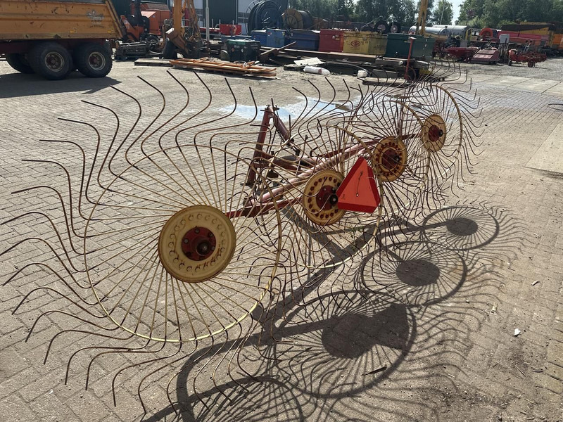 4 bords gedragen acrobaat - Gebruikt - Faneuse: photos 4 4 bords gedragen acrobaat - Gebruikt - Faneuse: photos 4