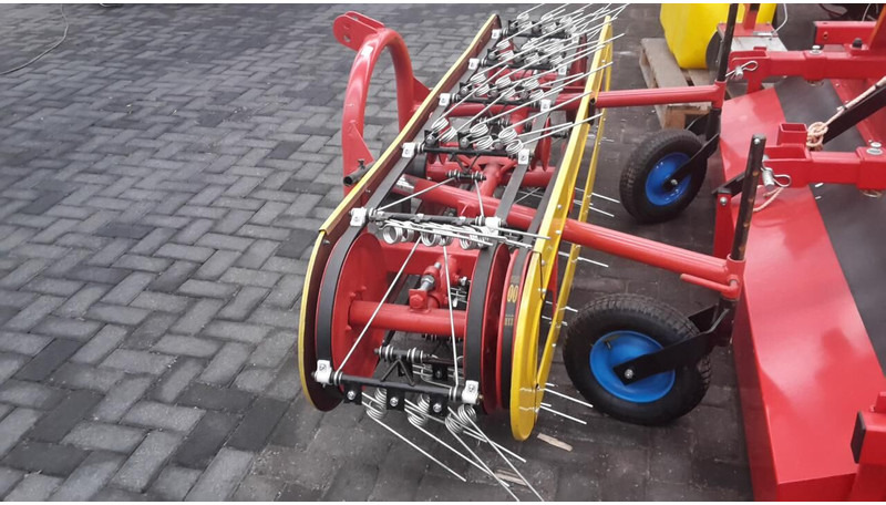 Bandhooier - Faneuse: photos 3 Bandhooier - Faneuse: photos 3