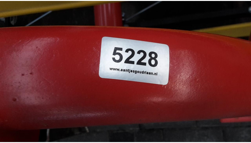 Bandhooier - Faneuse: photos 4 Bandhooier - Faneuse: photos 4