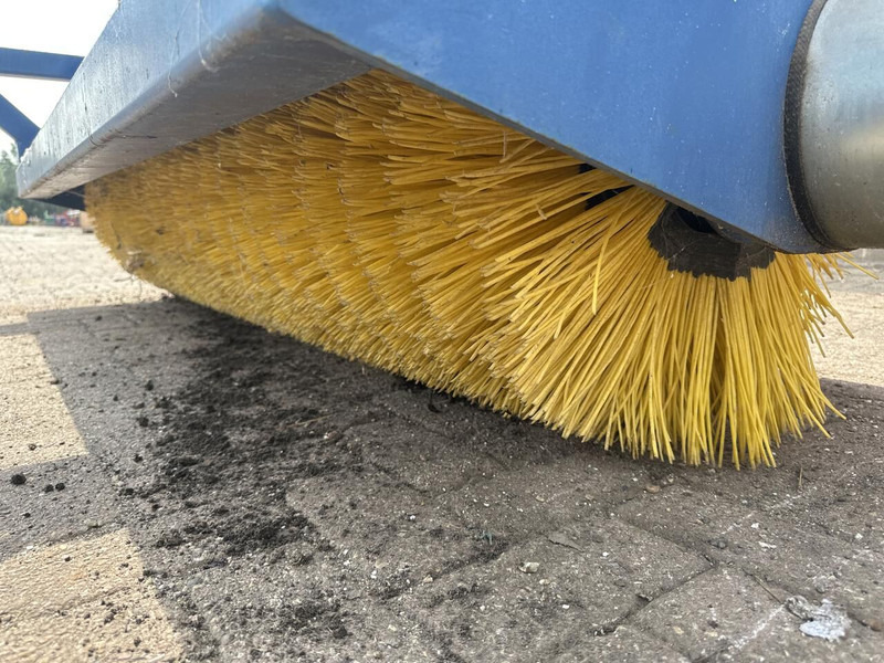 Bezem - Gebruikt - Brosse: photos 5 Bezem - Gebruikt - Brosse: photos 5
