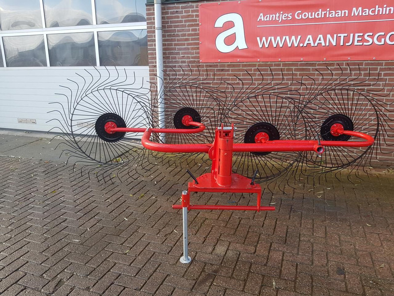 Boxer acrobaat - Faneuse: photos 1 Boxer acrobaat - Faneuse: photos 1