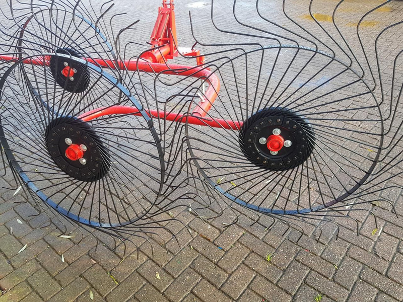 Boxer acrobaat - Faneuse: photos 3 Boxer acrobaat - Faneuse: photos 3