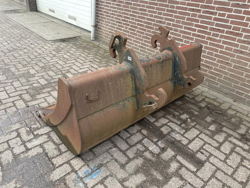 CW 30 - Godet pour Engins de chantier: photos 2 CW 30 - Godet pour Engins de chantier: photos 2