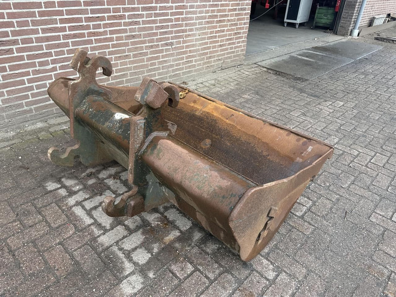 CW30 - Godet pour Pelle: photos 3 CW30 - Godet pour Pelle: photos 3