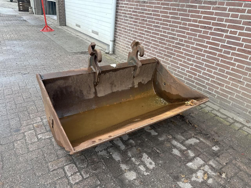 CW30 - Godet pour Pelle: photos 2 CW30 - Godet pour Pelle: photos 2