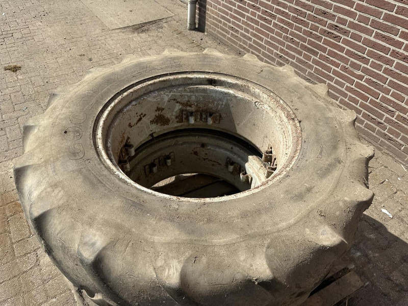 Goodyear banden 14.9 R28 - Gebruikt - Pneus et jantes: photos 3 Goodyear banden 14.9 R28 - Gebruikt - Pneus et jantes: photos 3