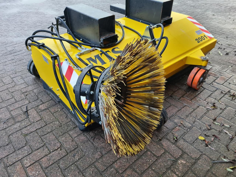 MTS bezem met lepel insteek - Brosse: photos 5 MTS bezem met lepel insteek - Brosse: photos 5