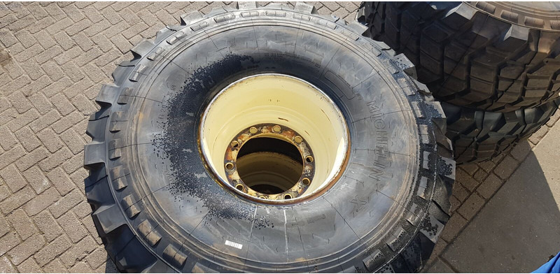 Michelin 24 20.5 xs - Pneus et jantes: photos 2 Michelin 24 20.5 xs - Pneus et jantes: photos 2