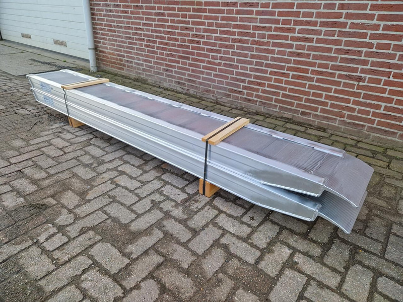 Onbekend - Rampe de chargement: photos 3 Onbekend - Rampe de chargement: photos 3