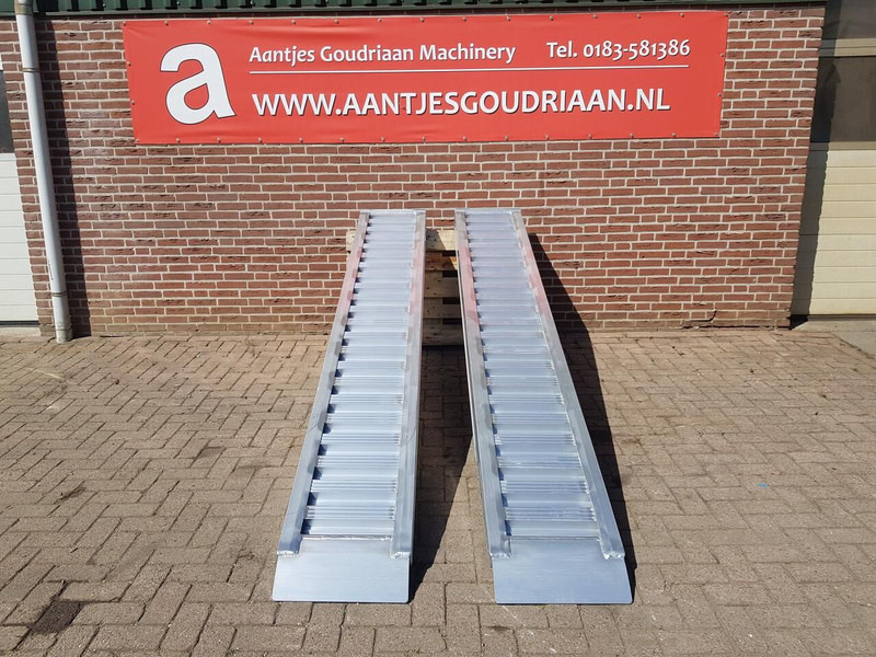 Oprijplanken 3000x450 mm - Rampe de chargement: photos 3 Oprijplanken 3000x450 mm - Rampe de chargement: photos 3