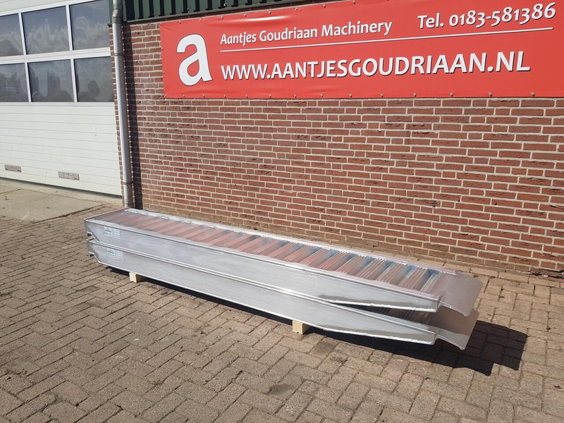 Oprijplanken 3000x450 mm - Rampe de chargement: photos 2 Oprijplanken 3000x450 mm - Rampe de chargement: photos 2