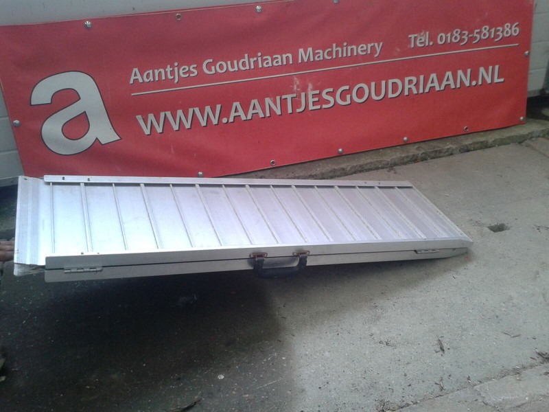 Opvouwbare rijplank - Rampe de chargement: photos 2 Opvouwbare rijplank - Rampe de chargement: photos 2