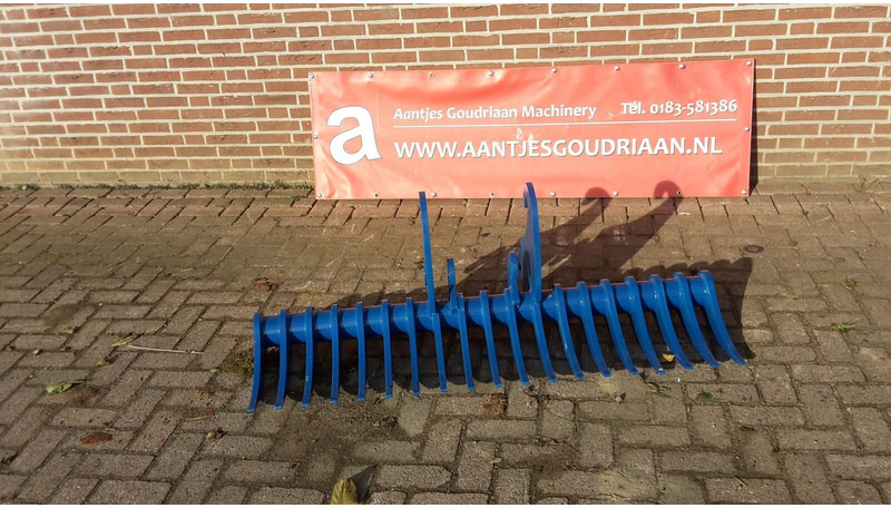 TERREIN harken - Décompacteur: photos 2 TERREIN harken - Décompacteur: photos 2