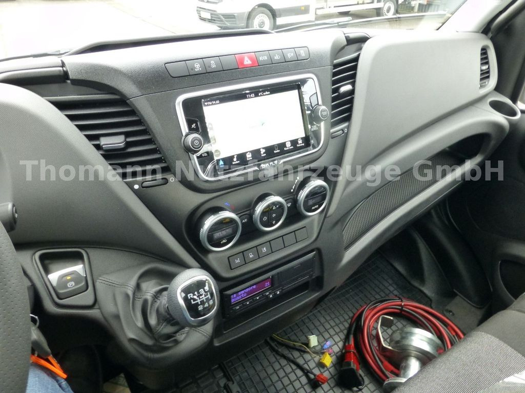 Remorqueuse, Véhicule utilitaire neuf Iveco DAILY 72C18 Schiebeplateu Luftfed Navi: photos 28