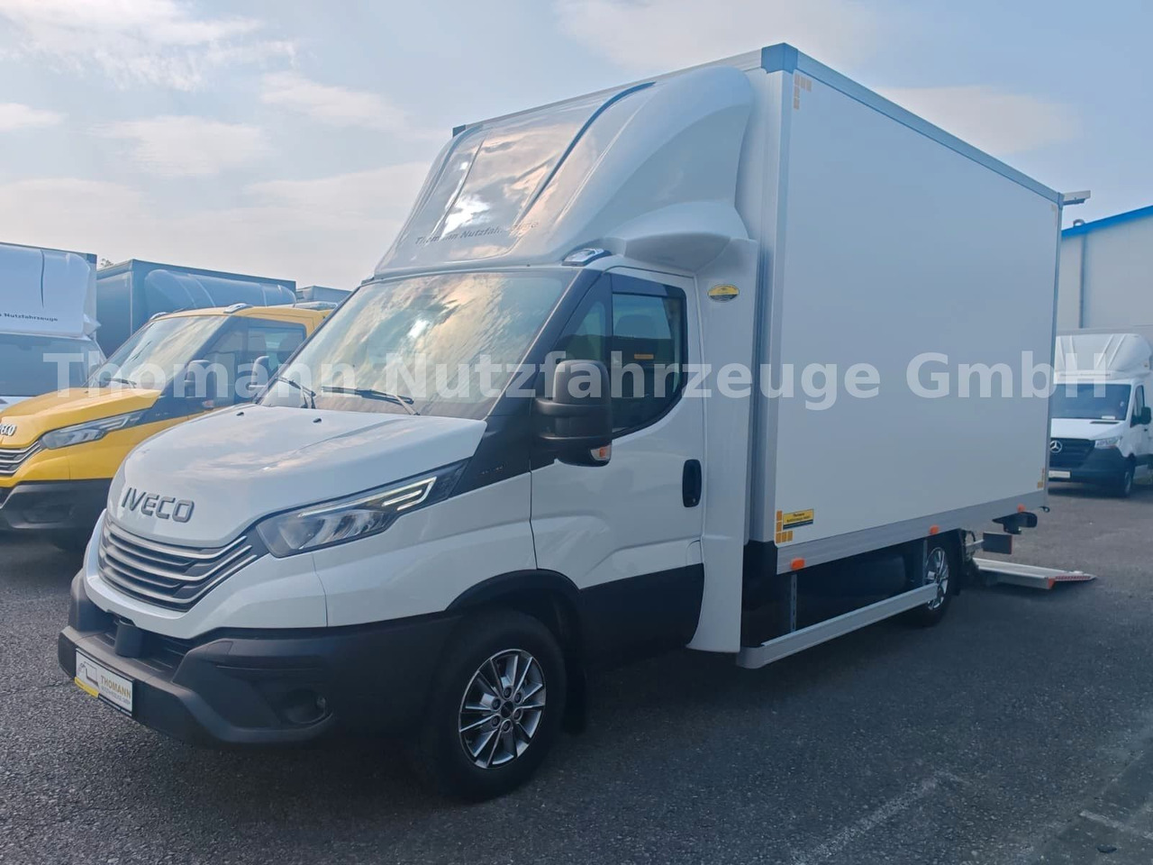 Iveco Daily 35S18 Koffer + LBW Navi/ACC Tempomat - Fourgon: photos 3 Iveco Daily 35S18 Koffer + LBW Navi/ACC Tempomat - Fourgon: photos 3