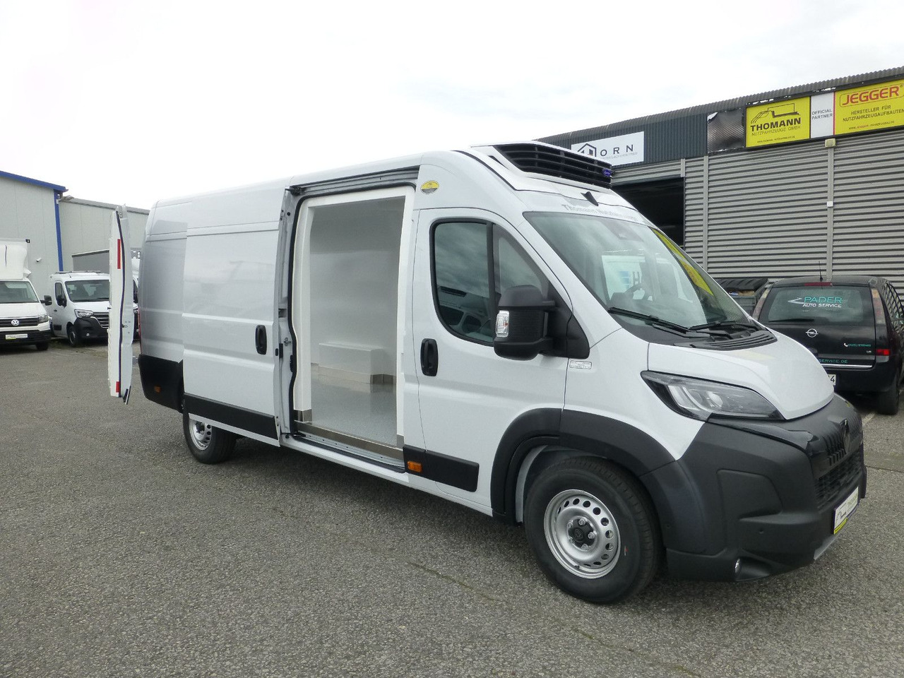 Peugeot Boxer Kühlkastenwagen Carrier Xarios 300 GH Navi - Véhicule utilitaire frigorifique: photos 1 Peugeot Boxer Kühlkastenwagen Carrier Xarios 300 GH Navi - Véhicule utilitaire frigorifique: photos 1