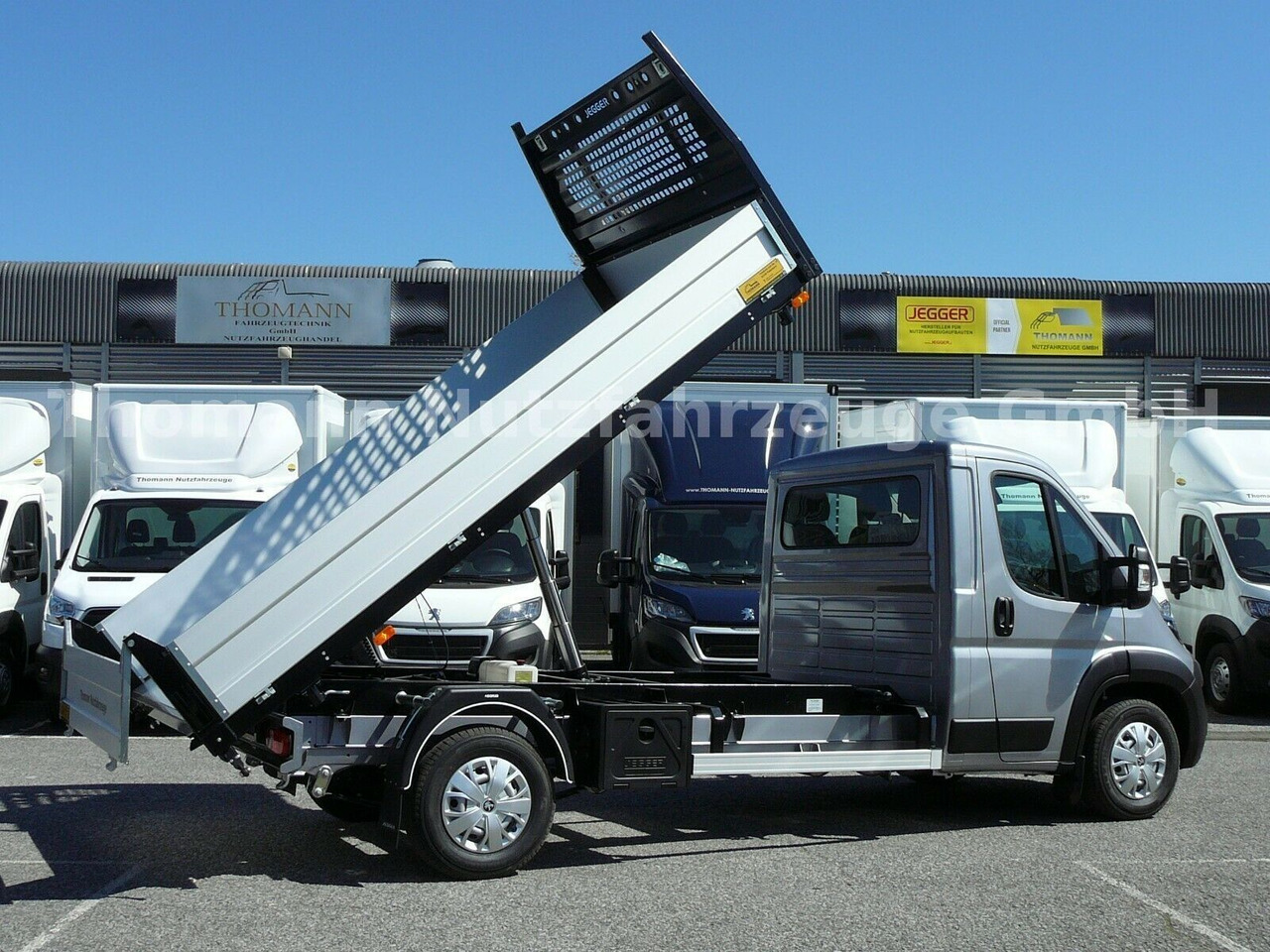 Peugeot Boxer Pritsche 3 Seiten Kipper Premiumaufbau Peugeot Boxer Pritsche 3 Seiten Kipper Premiumaufbau - Véhicule utilitaire benne: photos 3 Peugeot Boxer Pritsche 3 Seiten Kipper Premiumaufbau Peugeot Boxer Pritsche 3 Seiten Kipper Premiumaufbau - Véhicule utilitaire benne: photos 3