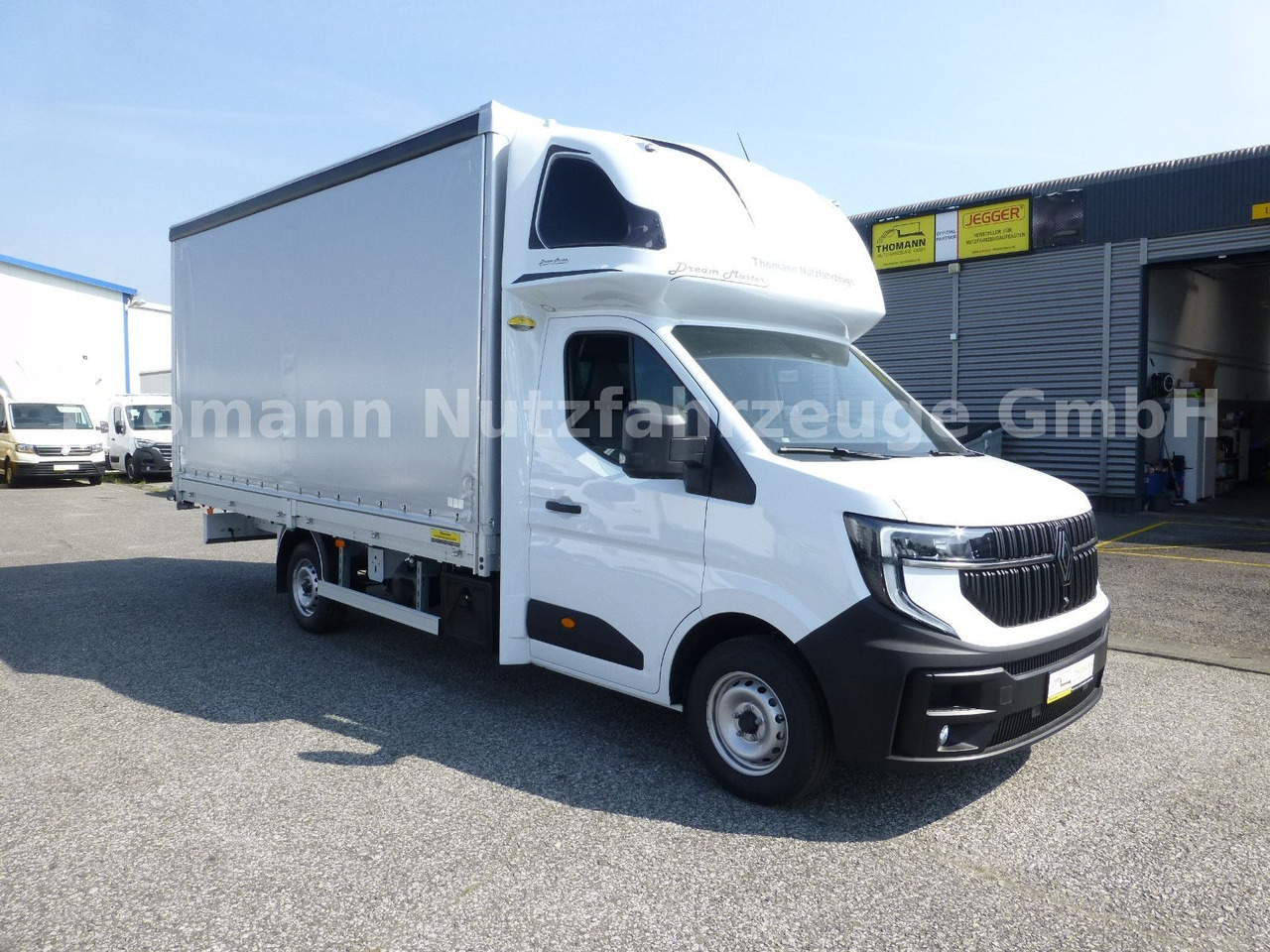 Renault NEW Master Pritsche Plane Schlafkabine - Véhicule utilitaire plateau baché: photos 2 Renault NEW Master Pritsche Plane Schlafkabine - Véhicule utilitaire plateau baché: photos 2