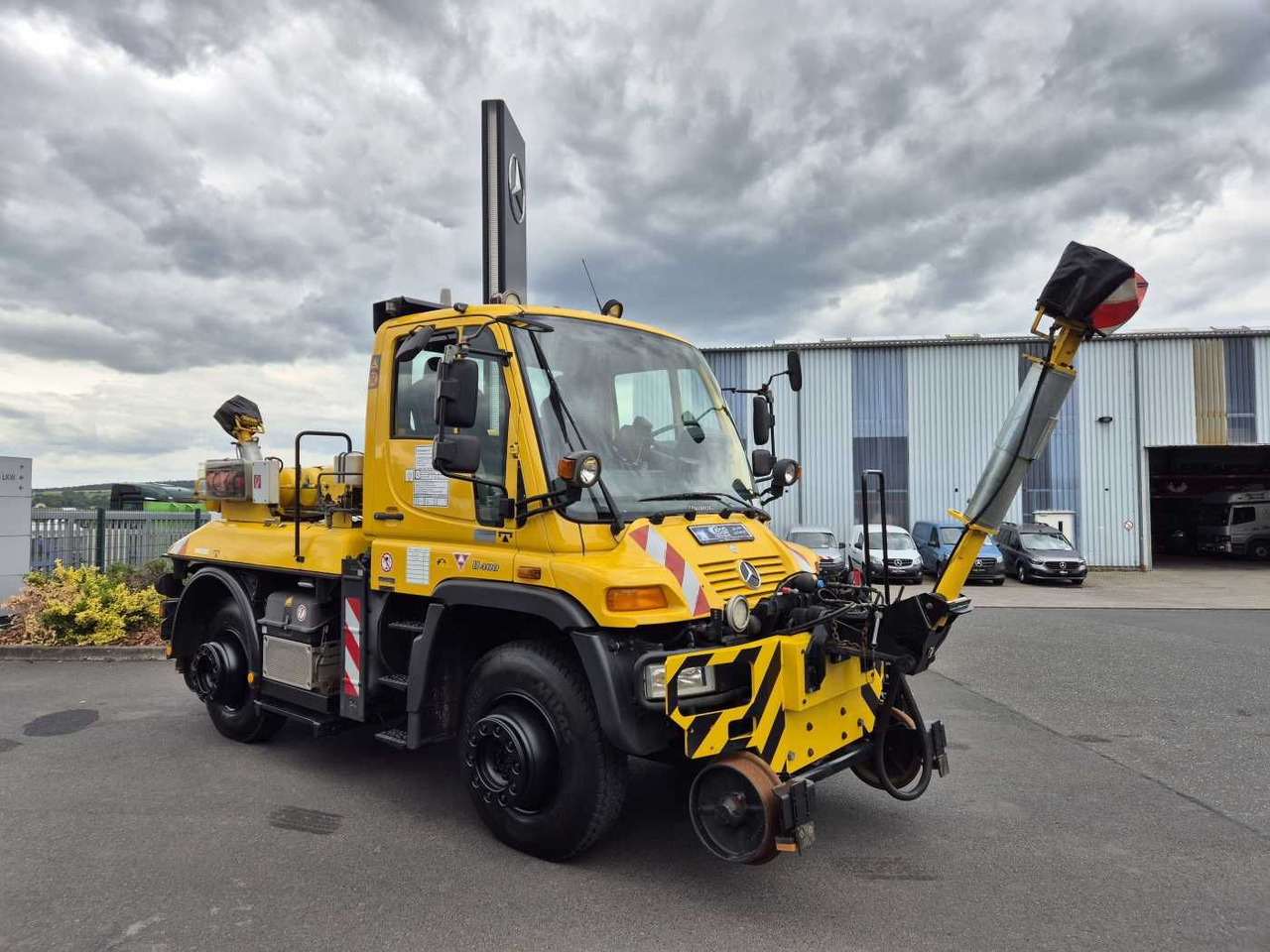 Mercedes-Benz Unimog U400 4x4 Zweiwege ZAGRO 800t/52 Achsen - Camion: photos 3 Mercedes-Benz Unimog U400 4x4 Zweiwege ZAGRO 800t/52 Achsen - Camion: photos 3