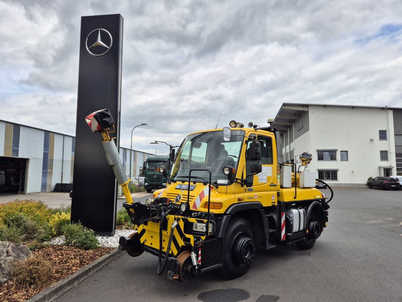 Mercedes-Benz Unimog U400 4x4 Zweiwege ZAGRO 800t/52 Achsen - Camion: photos 1 Mercedes-Benz Unimog U400 4x4 Zweiwege ZAGRO 800t/52 Achsen - Camion: photos 1