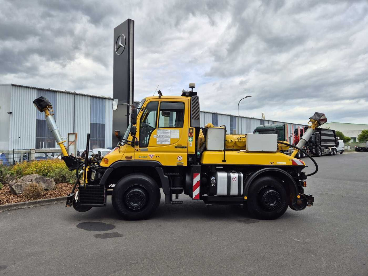 Unimog U400 4x4 Zweiwege ZAGRO 800t/52 Achsen Funk - Camion: photos 4 Unimog U400 4x4 Zweiwege ZAGRO 800t/52 Achsen Funk - Camion: photos 4